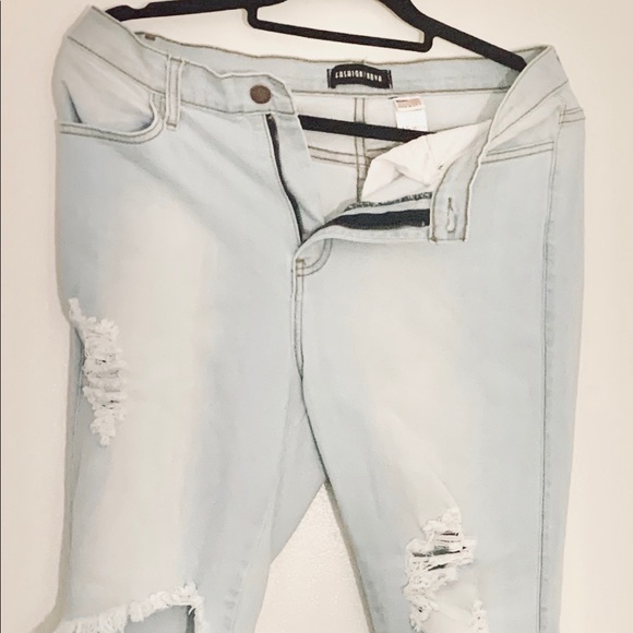 Fashion nova, stretchy ripped jeans. - Picture 1 of 5